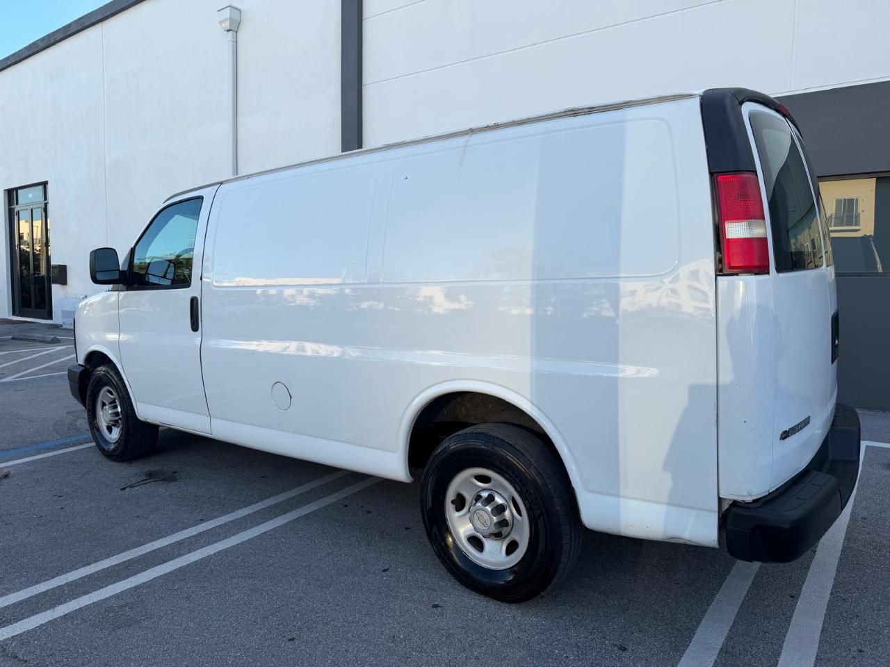 Chevrolet Express Cargo Van RWD 2500 135" 2012