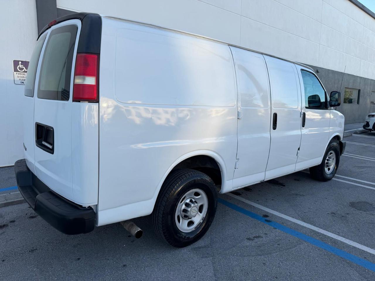 Chevrolet Express Cargo Van RWD 2500 135" 2012