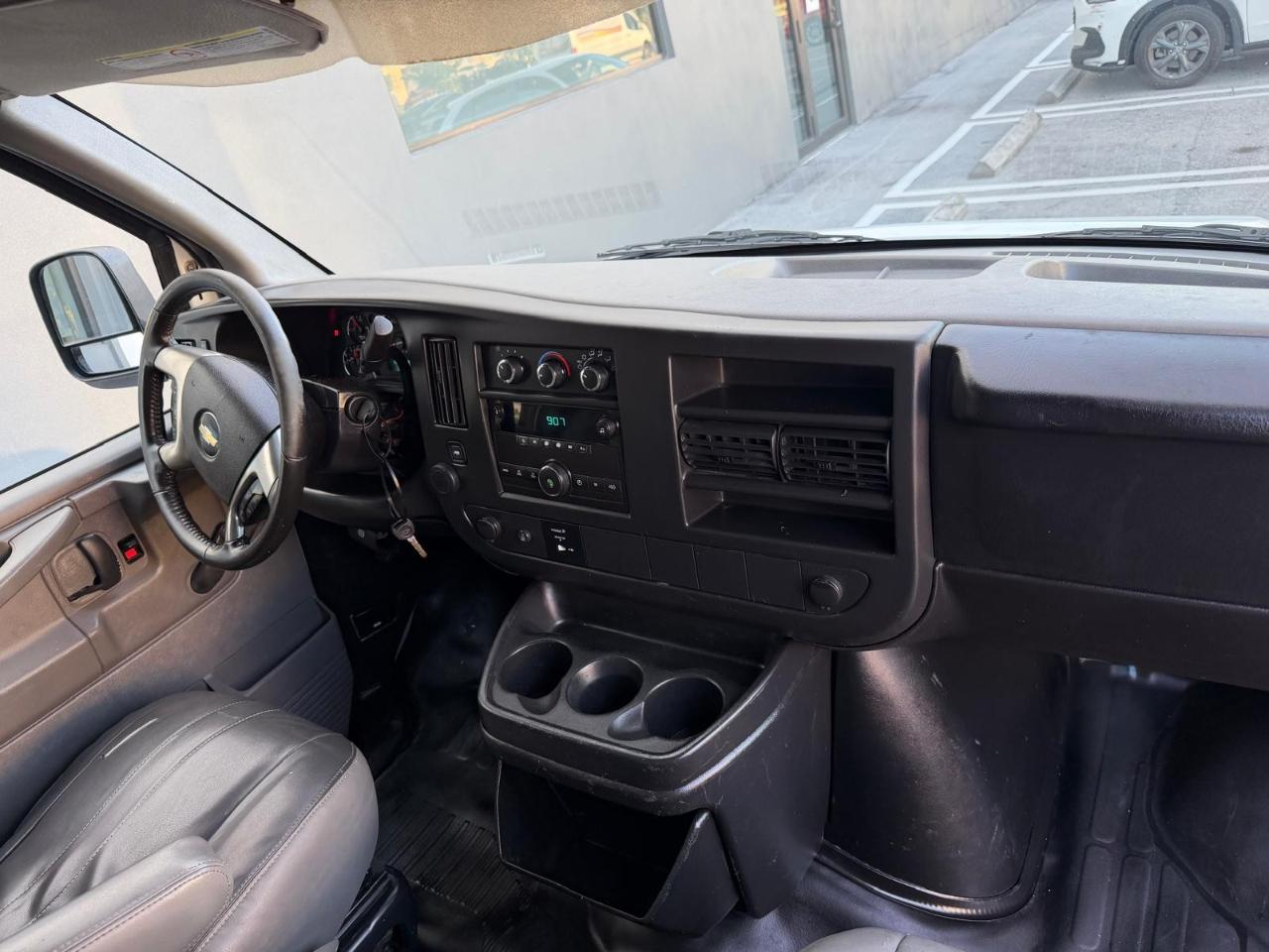 Chevrolet Express Cargo Van RWD 2500 135" 2012