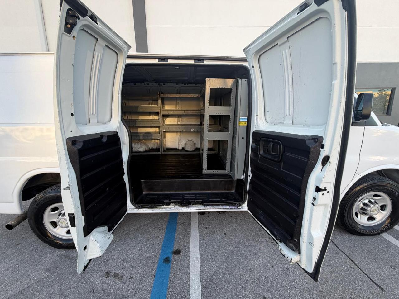 Chevrolet Express Cargo Van RWD 2500 135" 2012