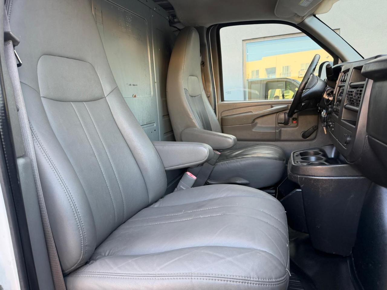 Chevrolet Express Cargo Van RWD 2500 135" 2012
