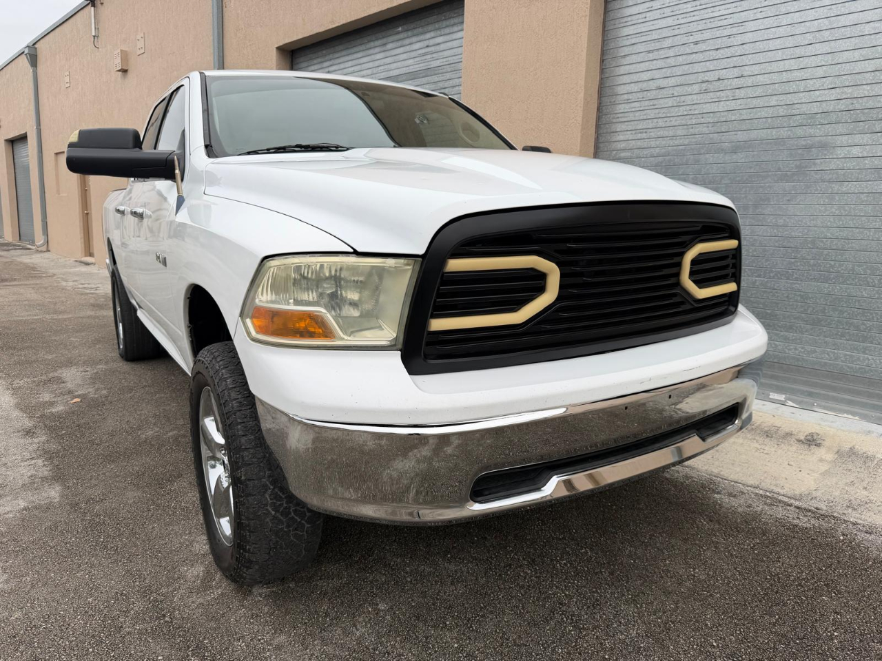 Dodge Ram 1500 2WD Quad Cab 140.5" SLT 2010