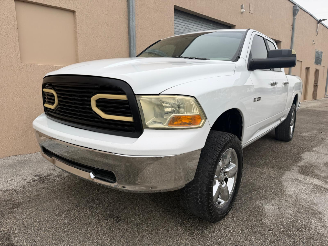 Dodge Ram 1500 2WD Quad Cab 140.5" SLT 2010