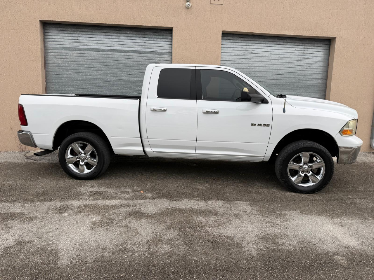 Dodge Ram 1500 2WD Quad Cab 140.5" SLT 2010