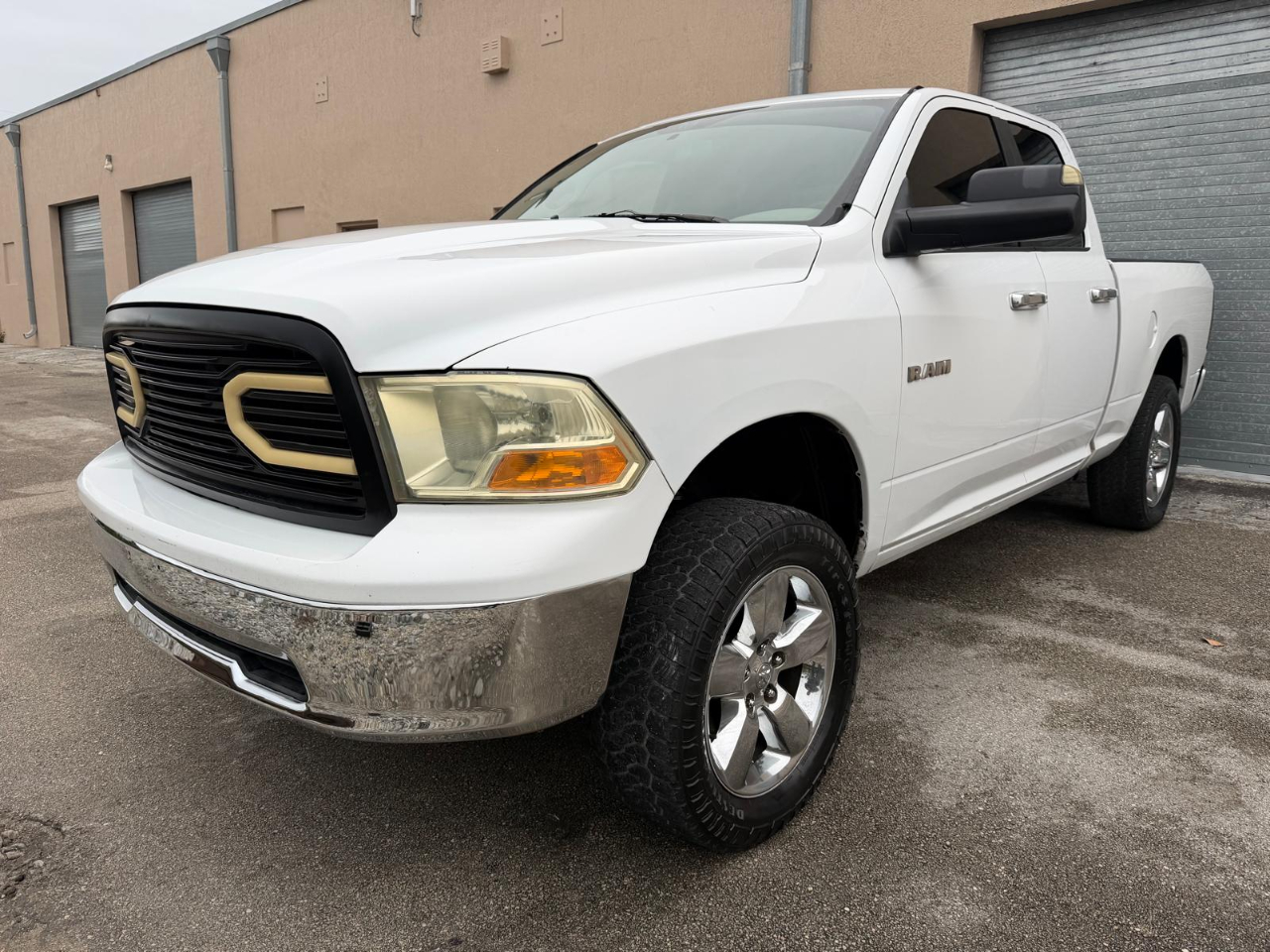 Dodge Ram 1500 2WD Quad Cab 140.5" SLT 2010