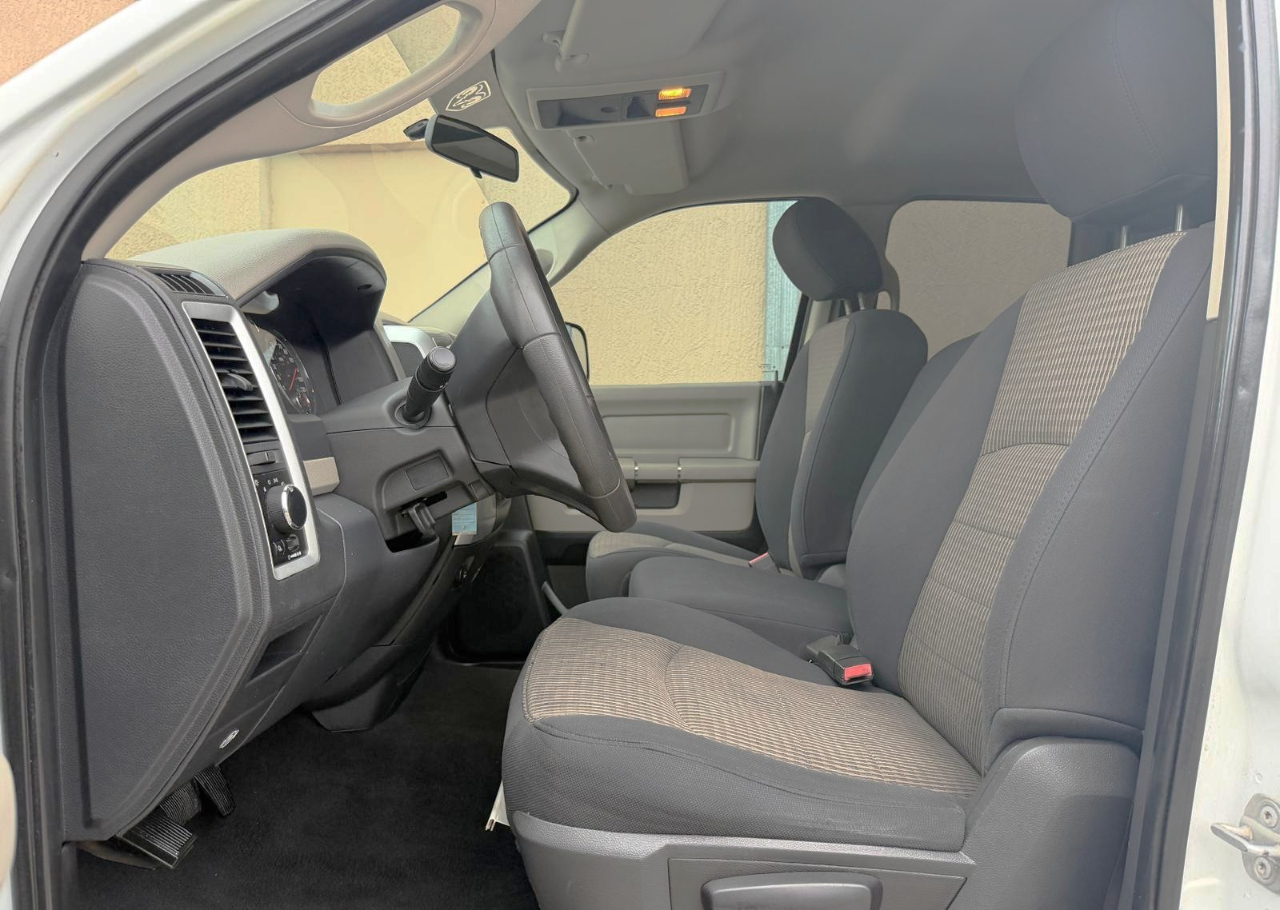 Dodge Ram 1500 2WD Quad Cab 140.5" SLT 2010