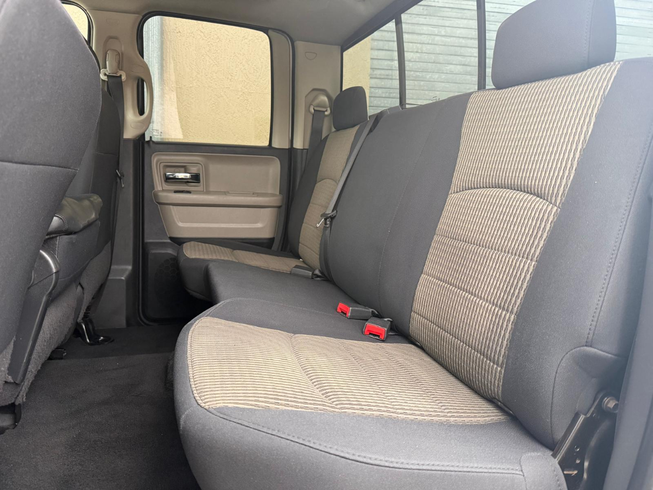 Dodge Ram 1500 2WD Quad Cab 140.5" SLT 2010