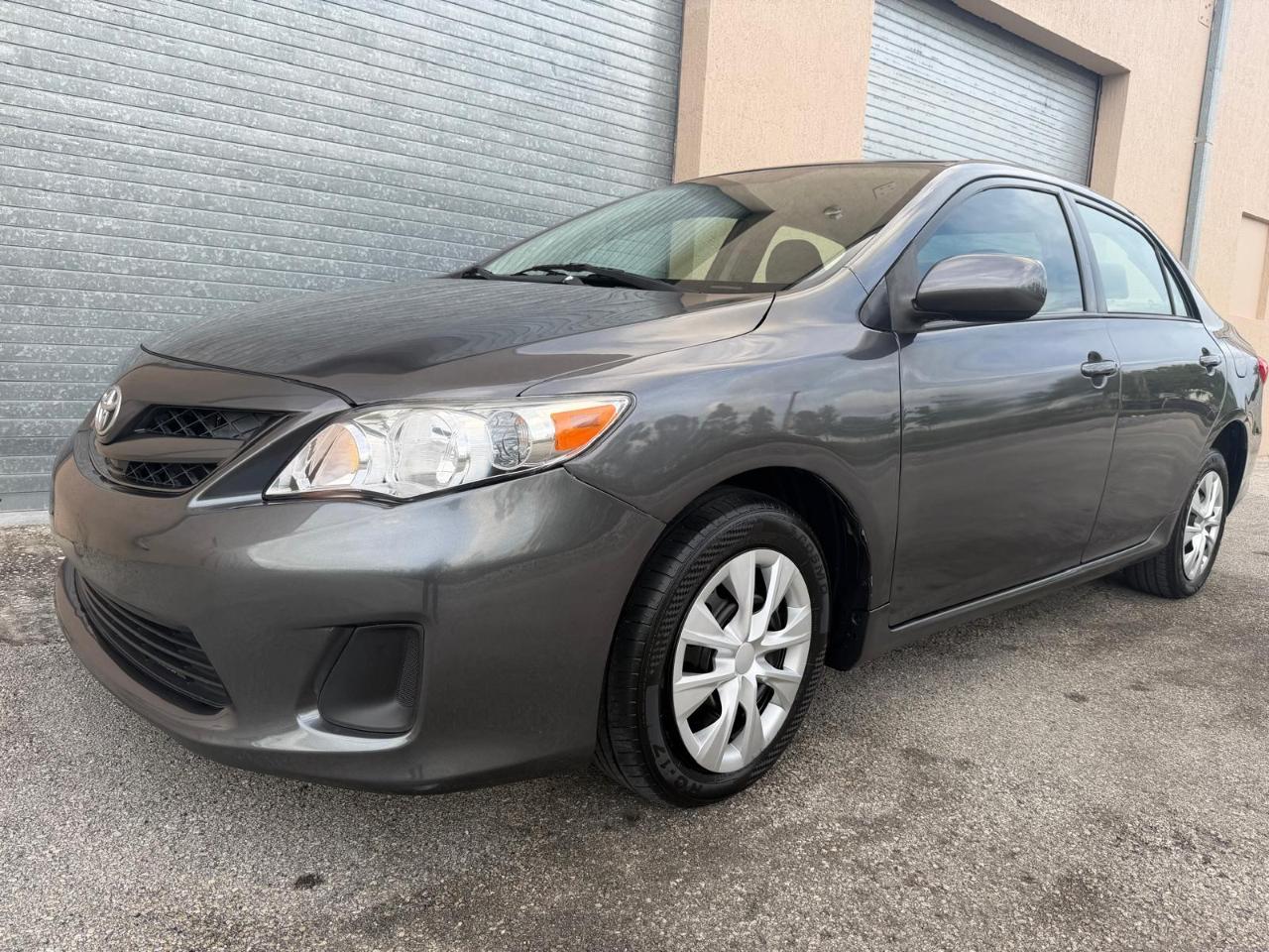 Toyota Corolla 4dr Sdn Auto LE (Natl) 2011