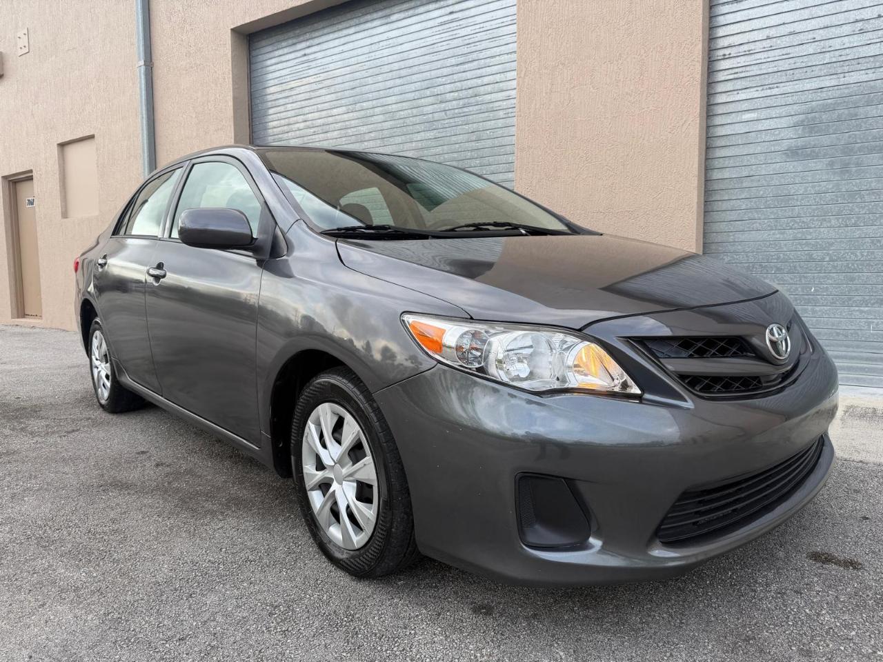 Toyota Corolla 4dr Sdn Auto LE (Natl) 2011