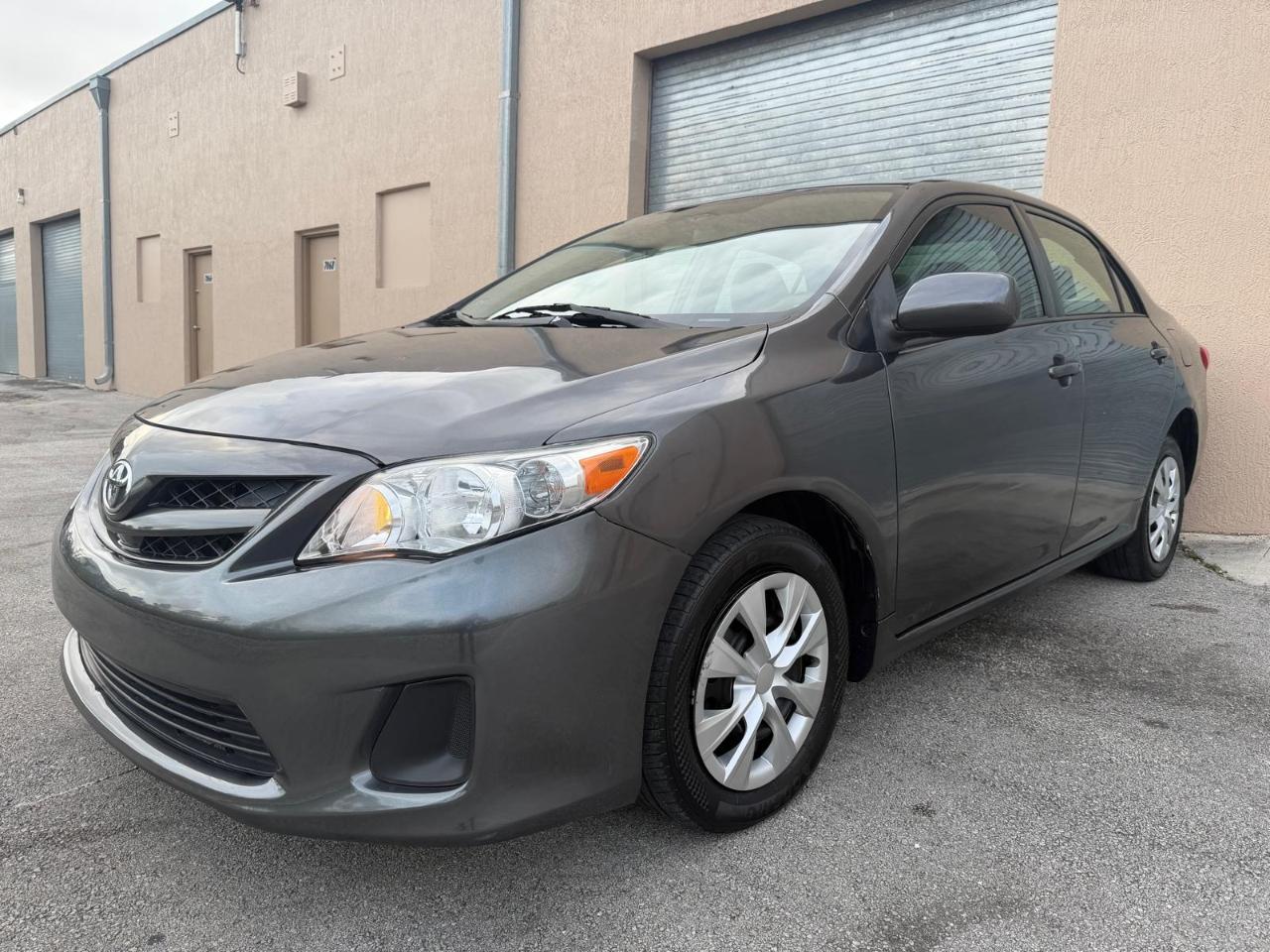 Toyota Corolla 4dr Sdn Auto LE (Natl) 2011