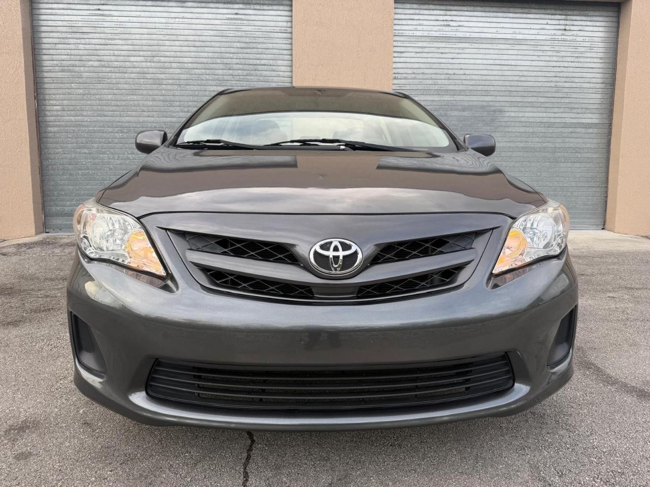 Toyota Corolla 4dr Sdn Auto LE (Natl) 2011