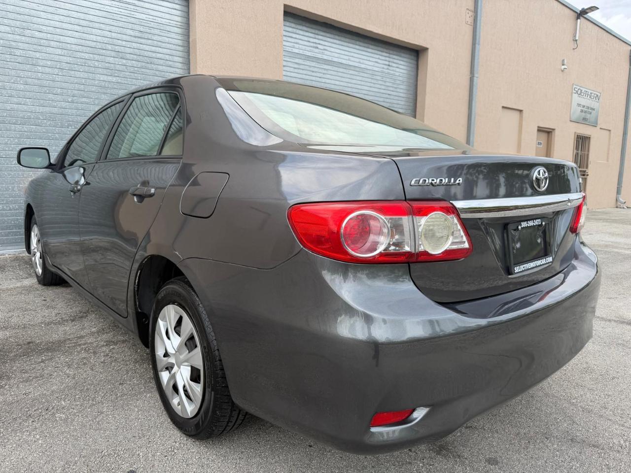 Toyota Corolla 4dr Sdn Auto LE (Natl) 2011