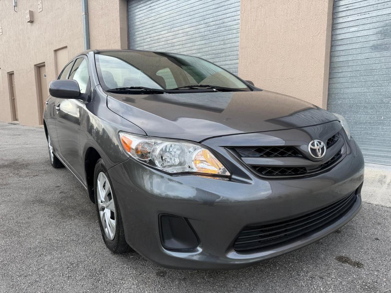 Toyota Corolla 4dr Sdn Auto LE (Natl) 2011