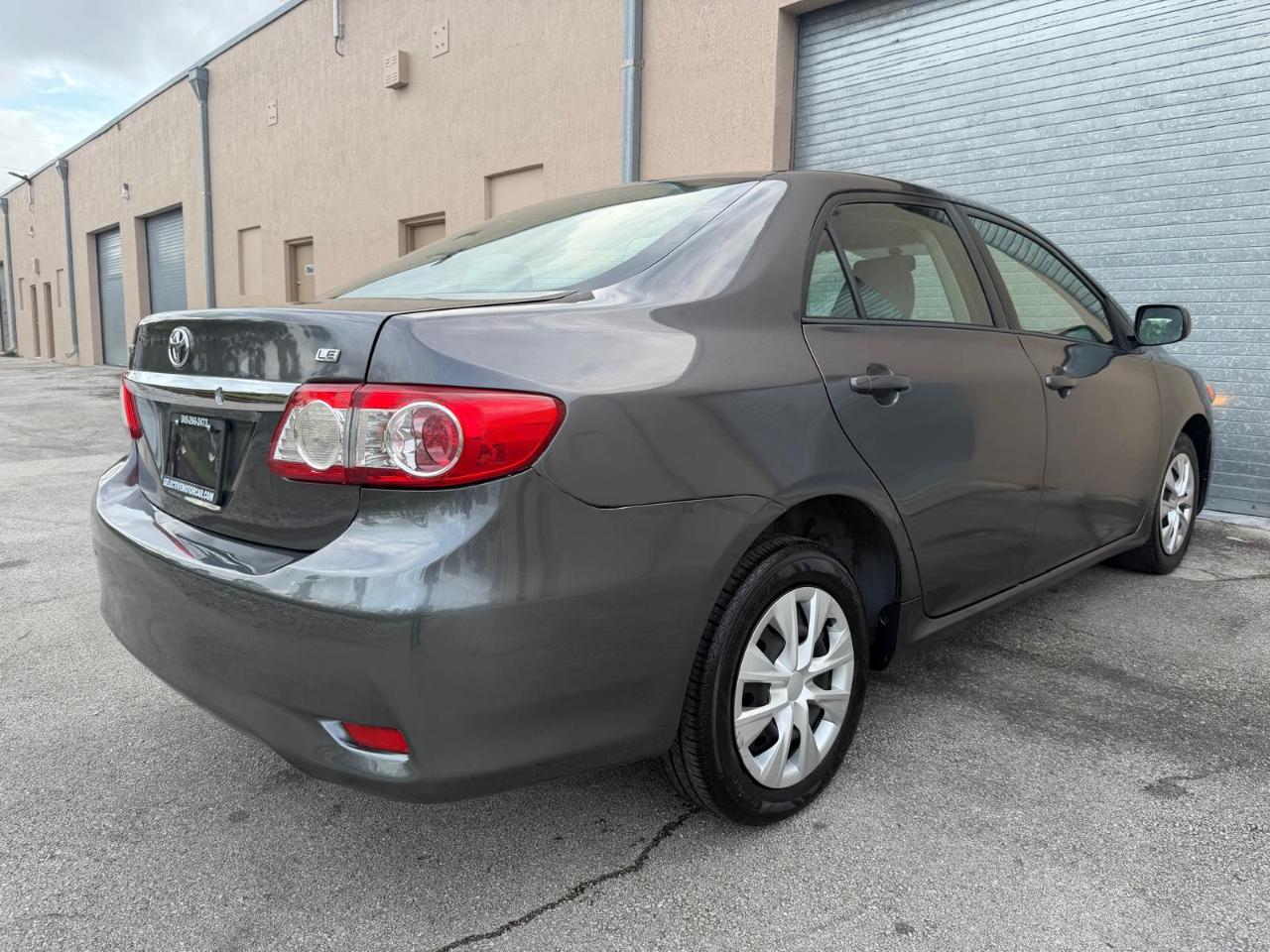 Toyota Corolla 4dr Sdn Auto LE (Natl) 2011