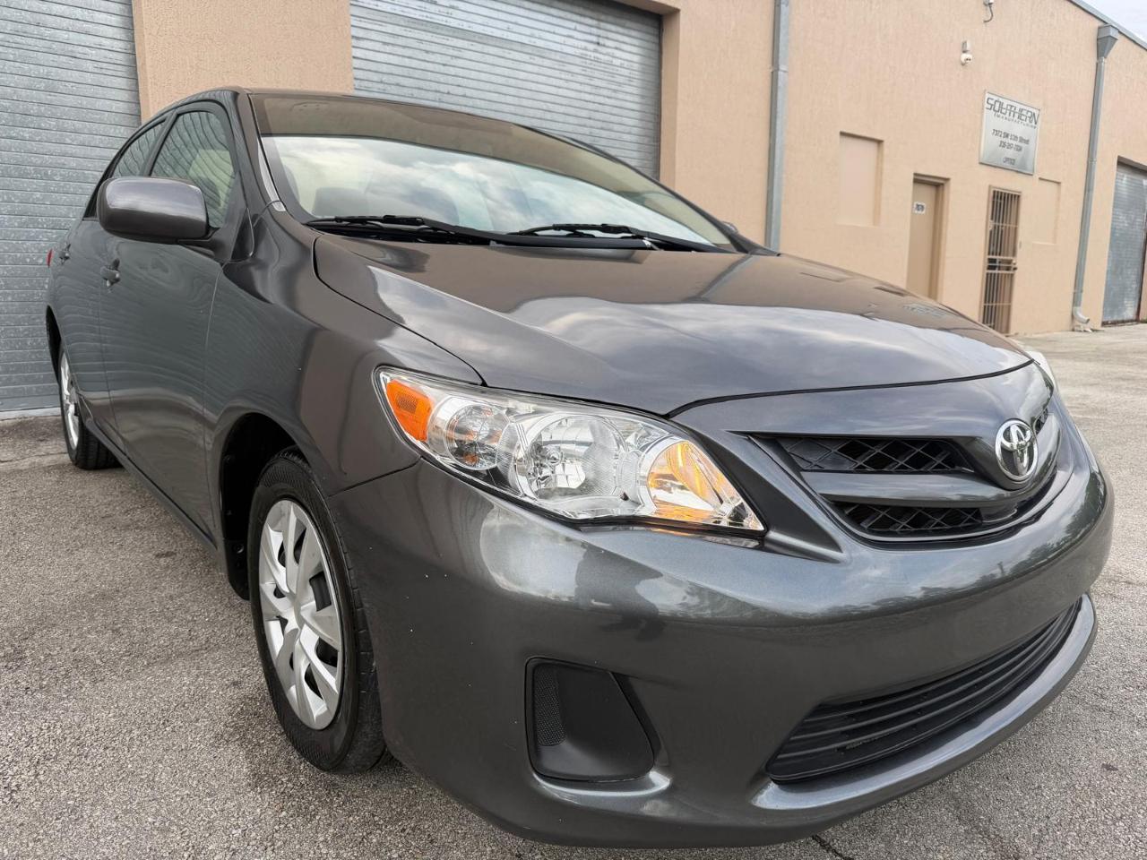 Toyota Corolla 4dr Sdn Auto LE (Natl) 2011