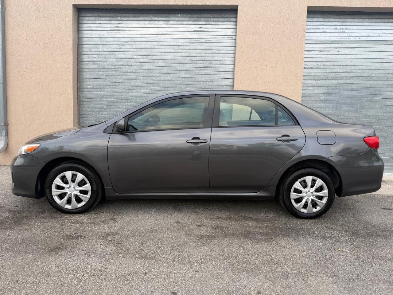 Toyota Corolla 4dr Sdn Auto LE (Natl) 2011