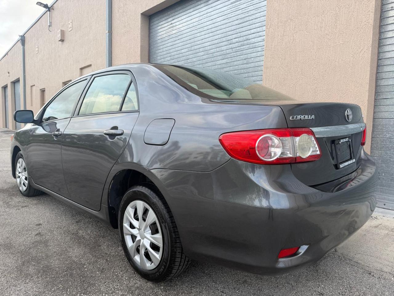 Toyota Corolla 4dr Sdn Auto LE (Natl) 2011