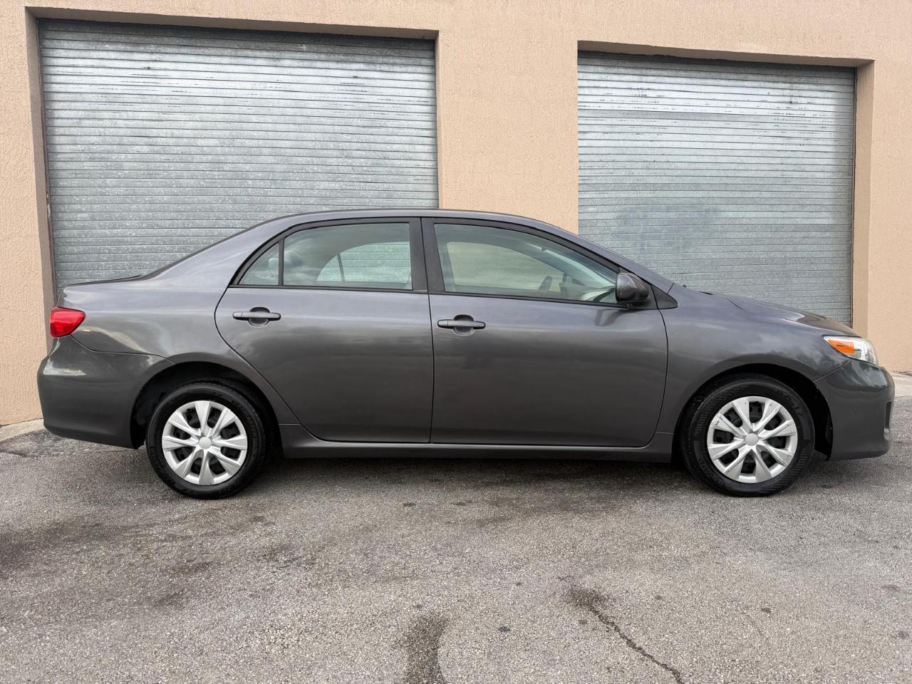 Toyota Corolla 4dr Sdn Auto LE (Natl) 2011