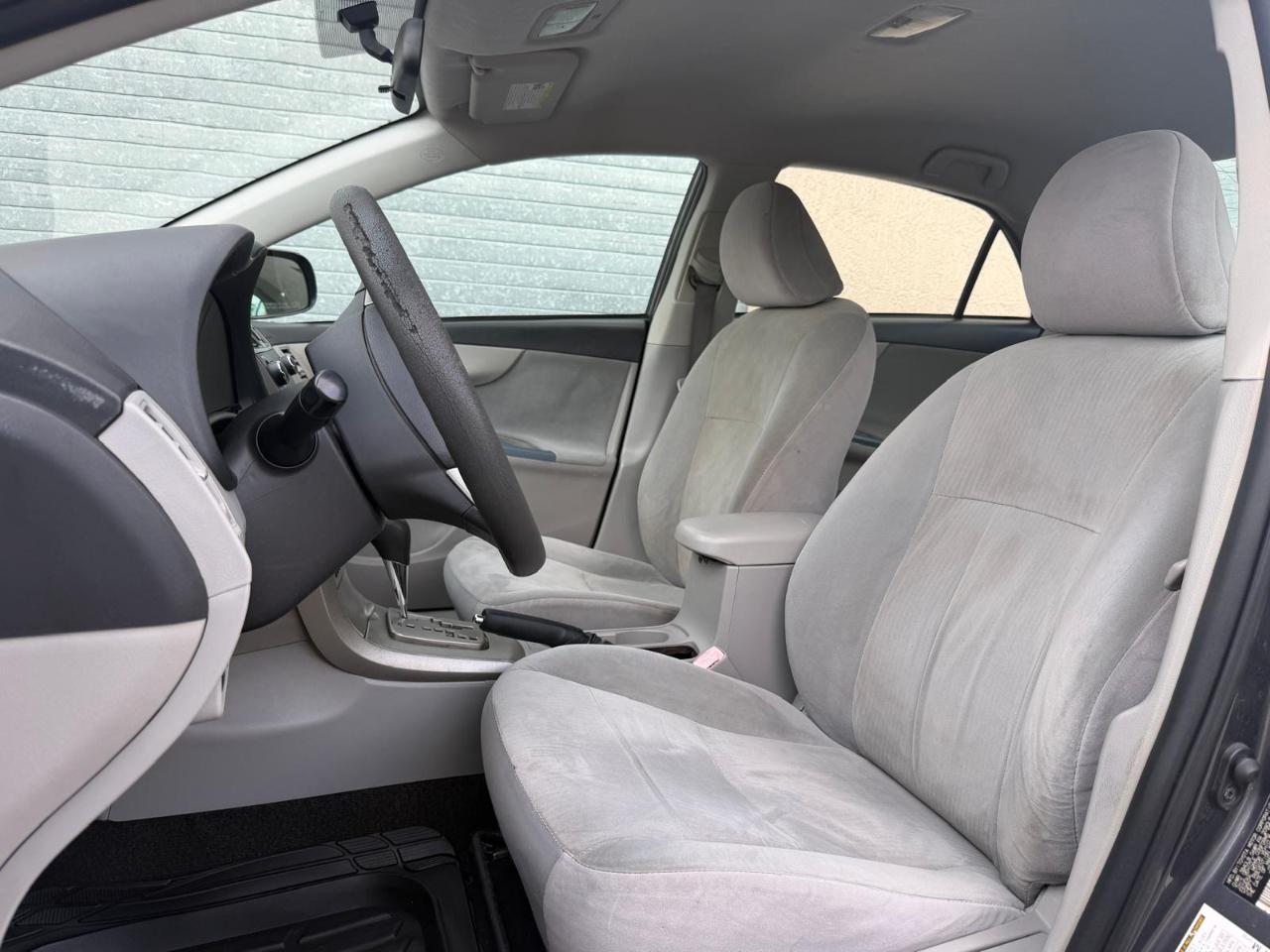 Toyota Corolla 4dr Sdn Auto LE (Natl) 2011