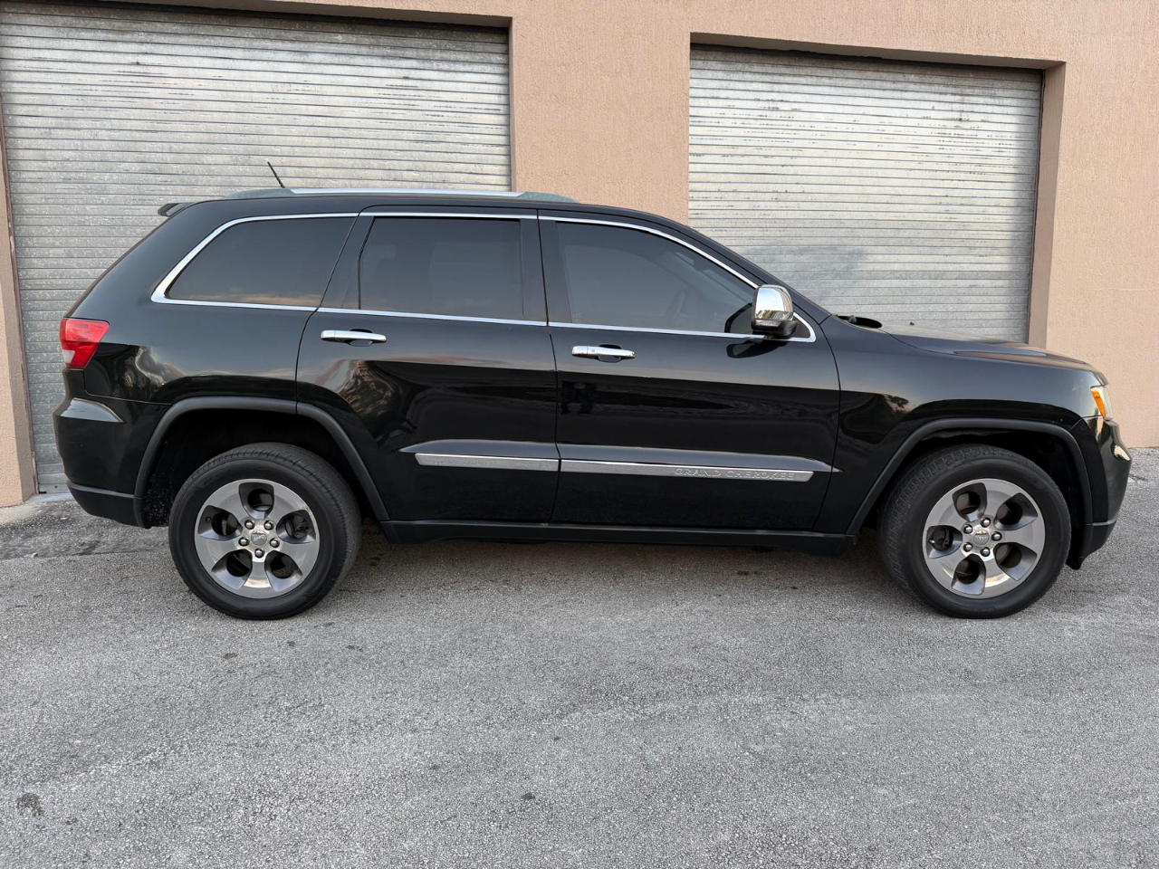 Jeep Grand Cherokee 4WD 4dr Overland 2011