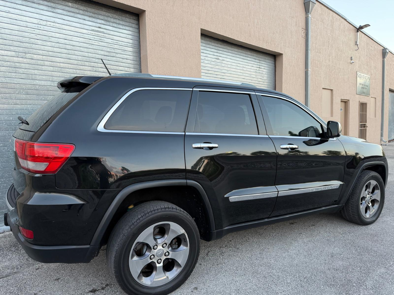 Jeep Grand Cherokee 4WD 4dr Overland 2011