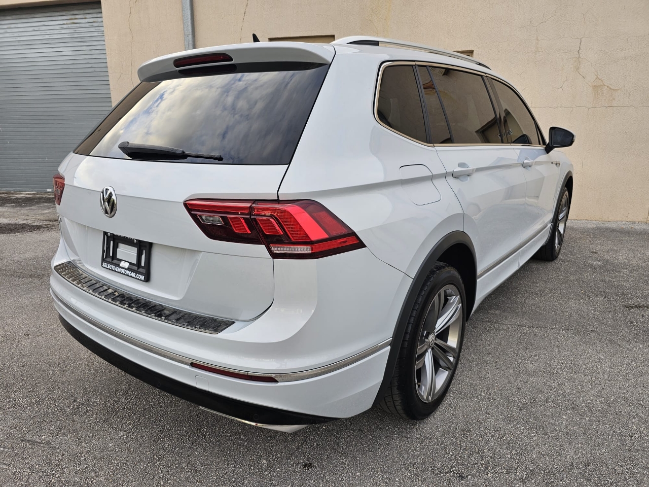 Volkswagen Tiguan 2.0T SEL R-Line Black FWD 2019 Volkswagen Tiguan 2.0T SEL R-Line Black FWD 2019