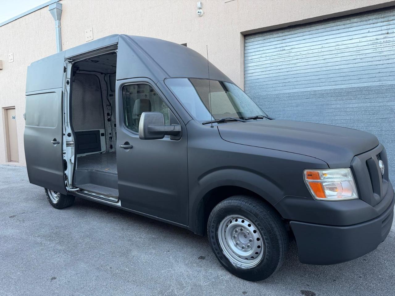 Nissan NV High Roof 2500 V6 SV 2014