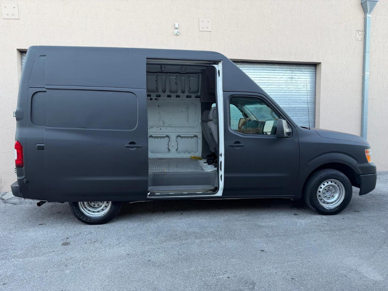 Nissan NV High Roof 2500 V6 SV 2014