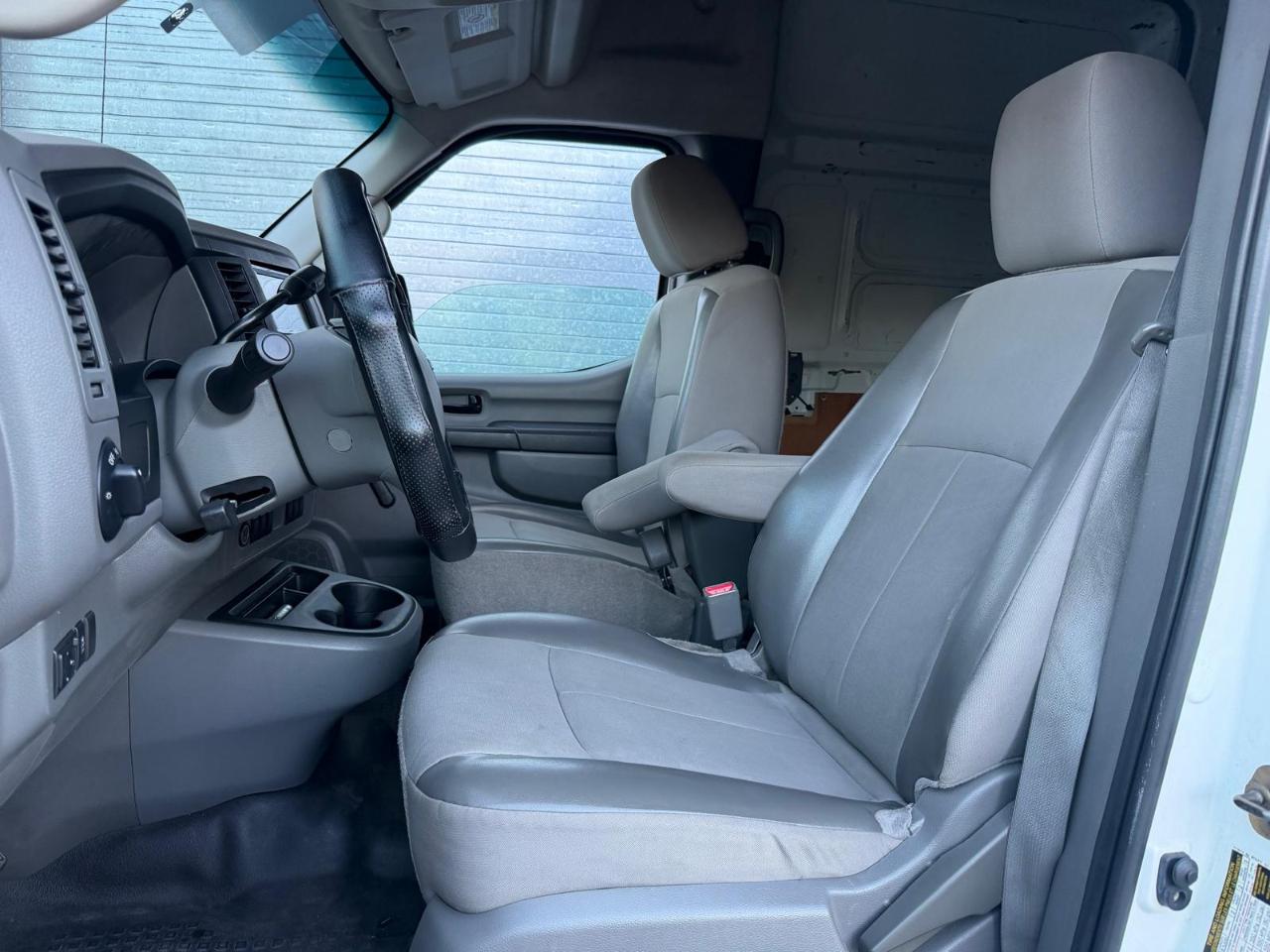 Nissan NV High Roof 2500 V6 SV 2014