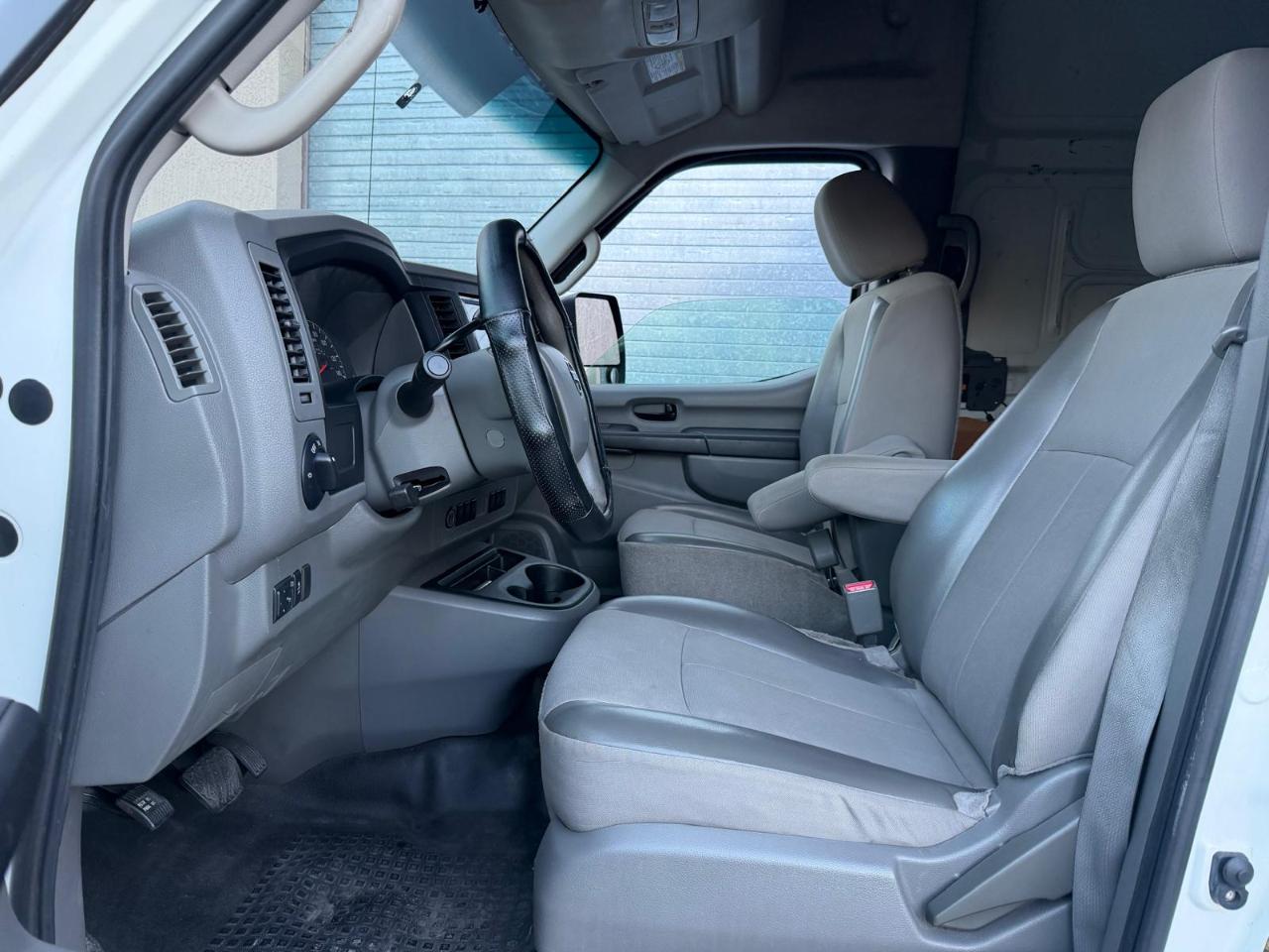 Nissan NV High Roof 2500 V6 SV 2014