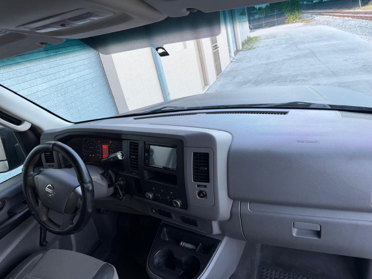 Nissan NV High Roof 2500 V6 SV 2014