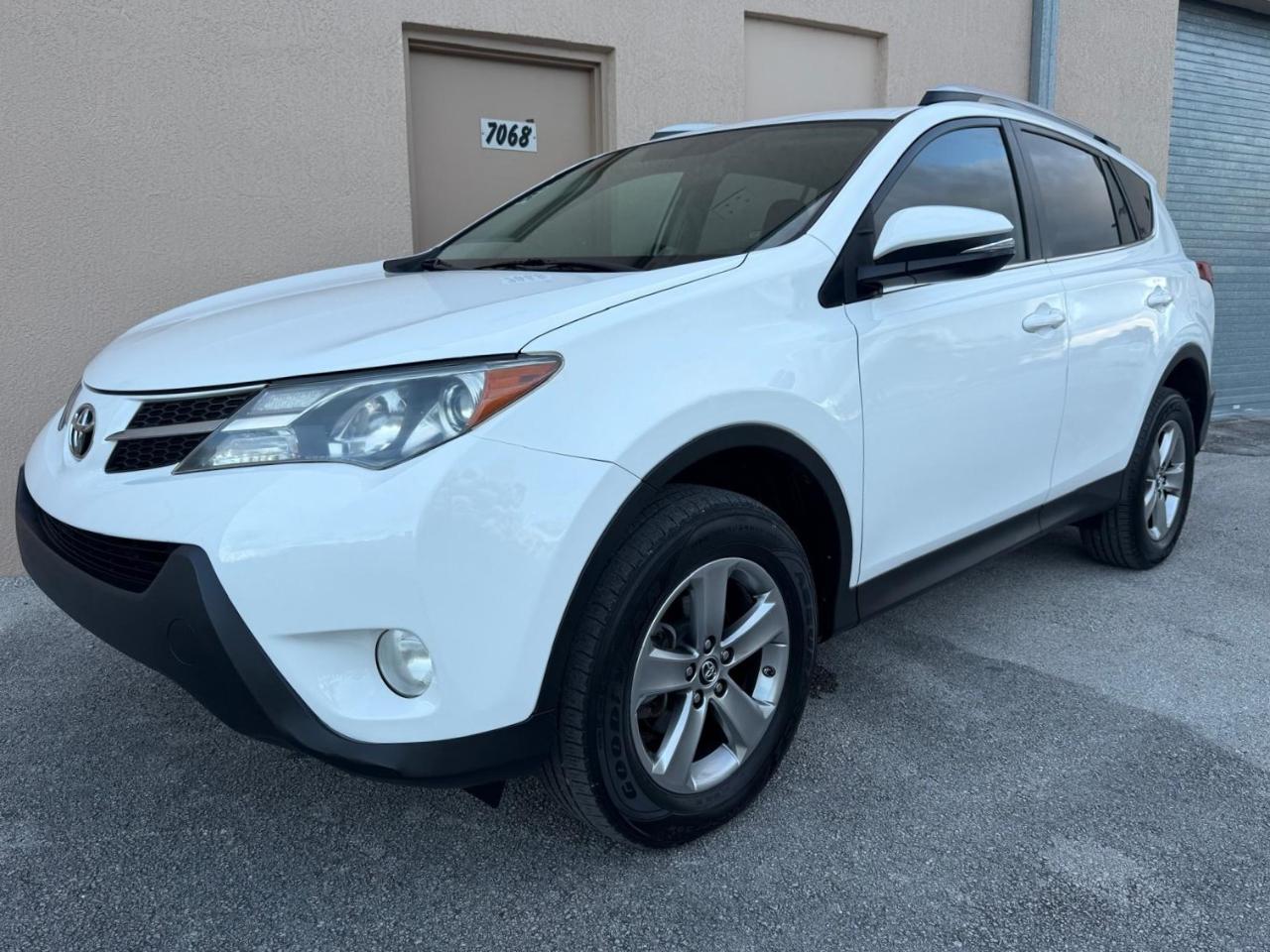 Toyota RAV4 FWD 4dr XLE (Natl) 2015