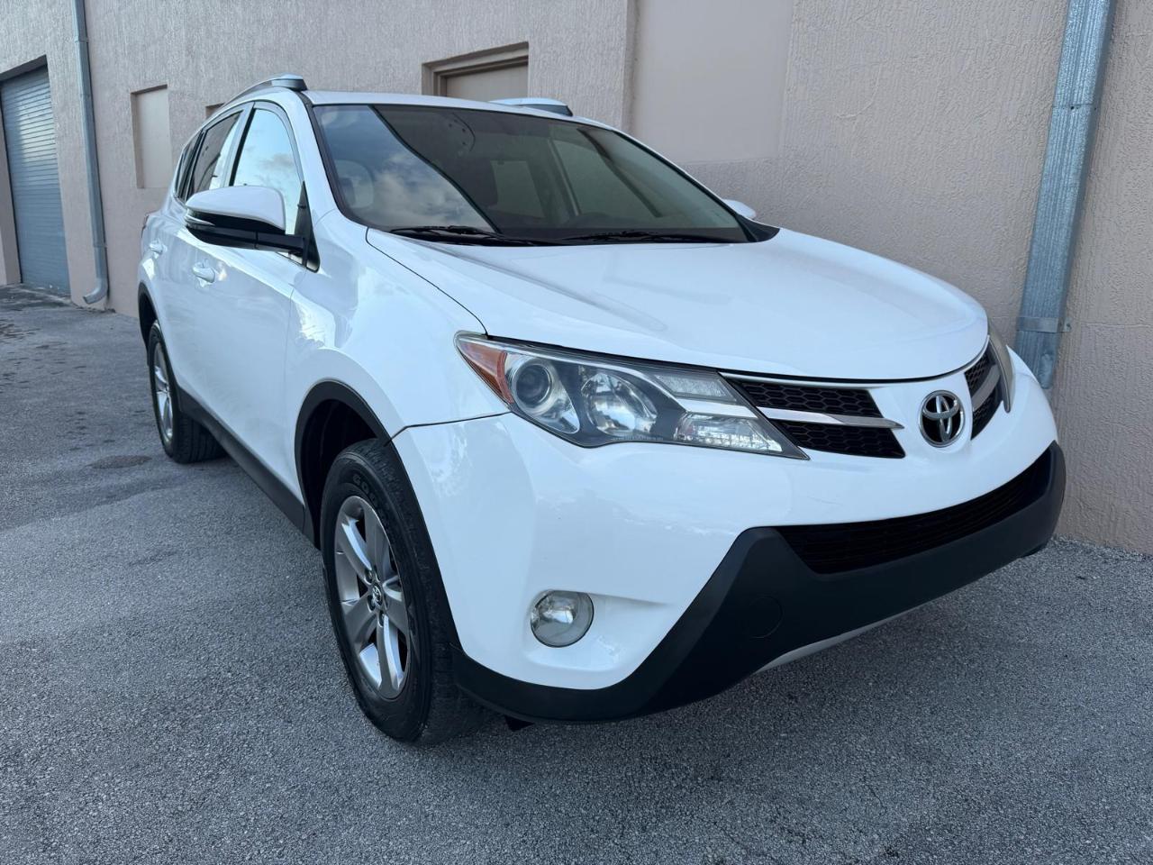 Toyota RAV4 FWD 4dr XLE (Natl) 2015