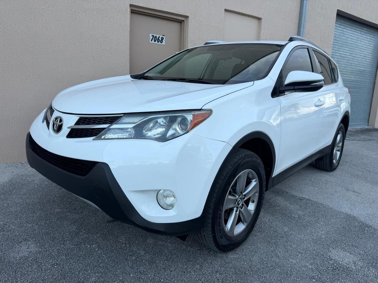 Toyota RAV4 FWD 4dr XLE (Natl) 2015
