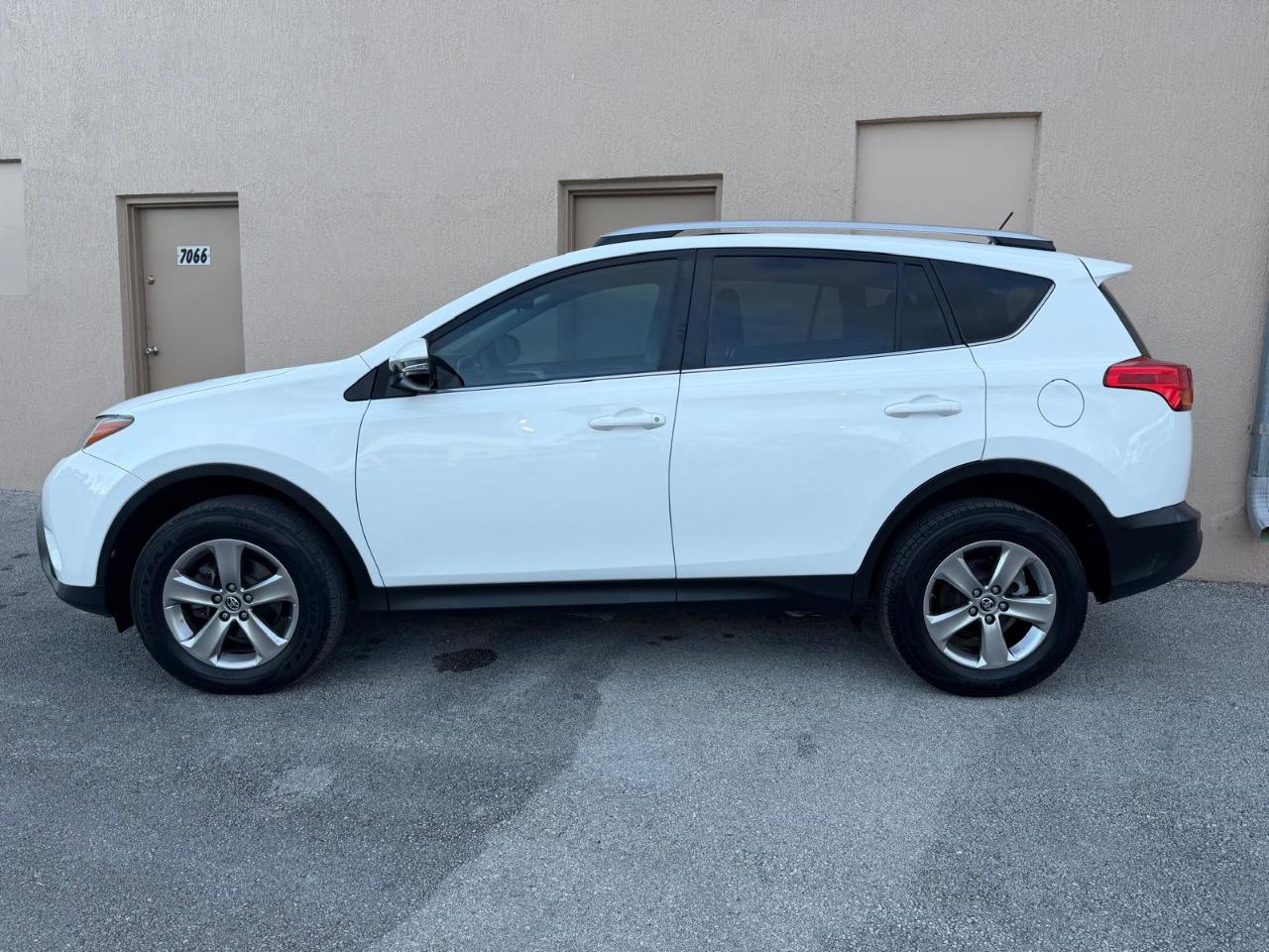 Toyota RAV4 FWD 4dr XLE (Natl) 2015