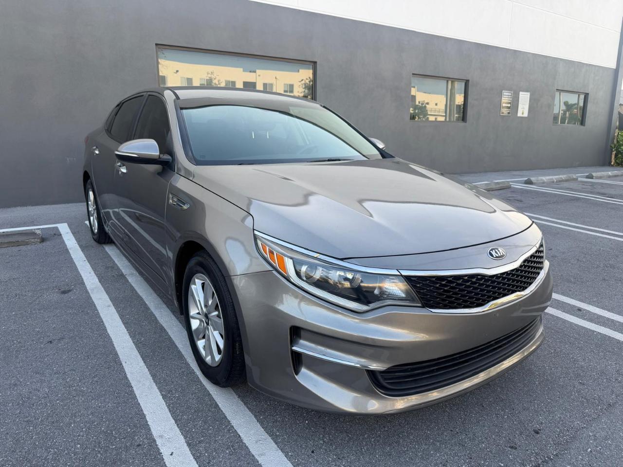 Kia Optima 4dr Sdn LX 2016