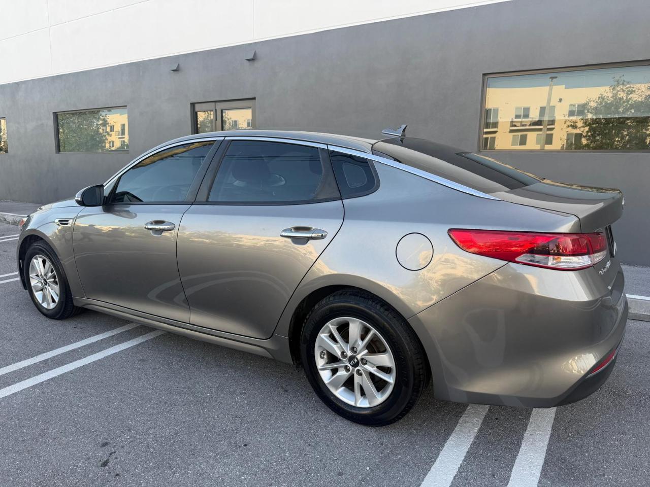 Kia Optima 4dr Sdn LX 2016
