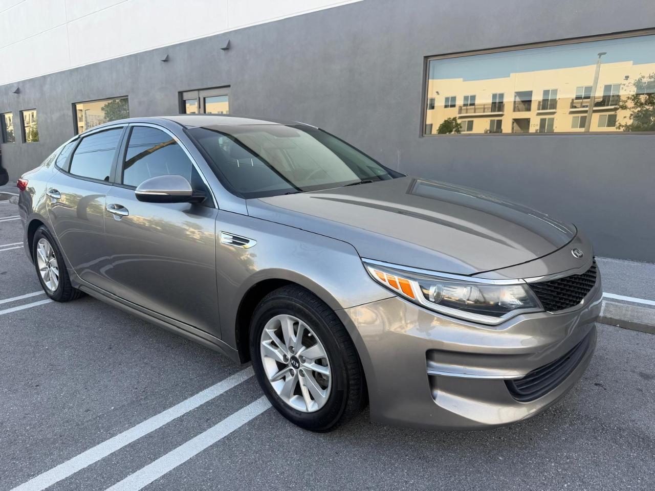 Kia Optima 4dr Sdn LX 2016