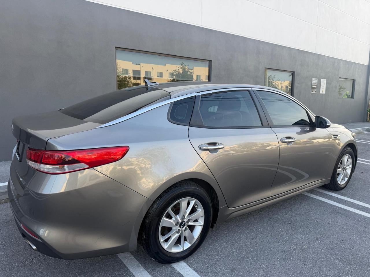 Kia Optima 4dr Sdn LX 2016