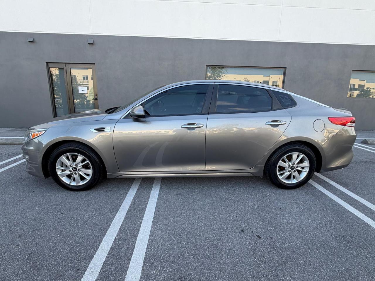 Kia Optima 4dr Sdn LX 2016