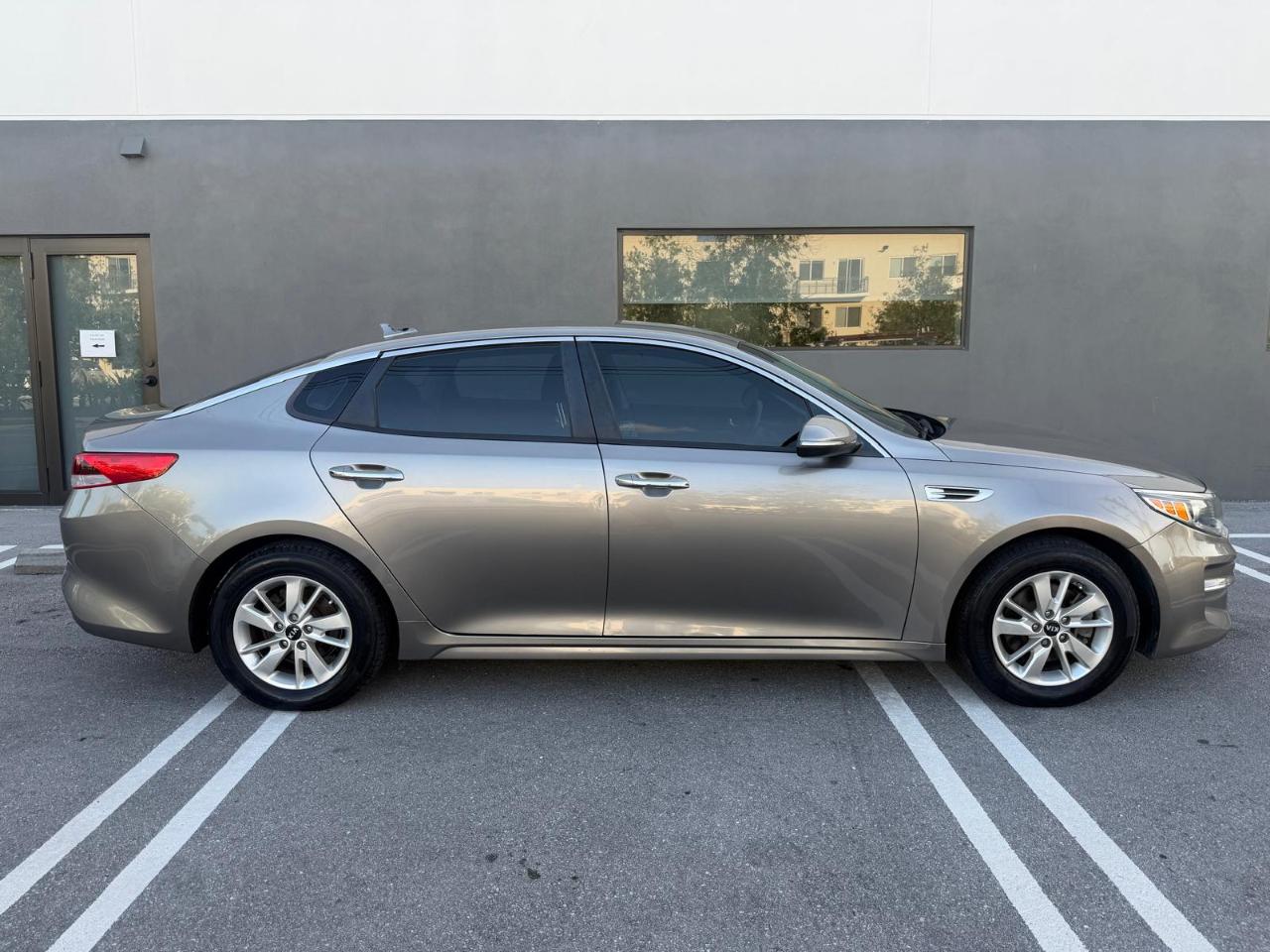 Kia Optima 4dr Sdn LX 2016