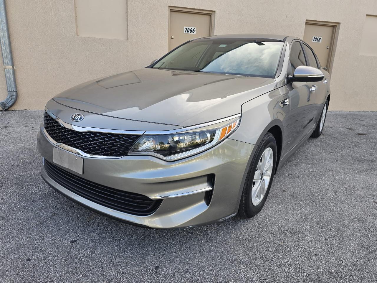 Kia Optima 4dr Sdn LX 2016
