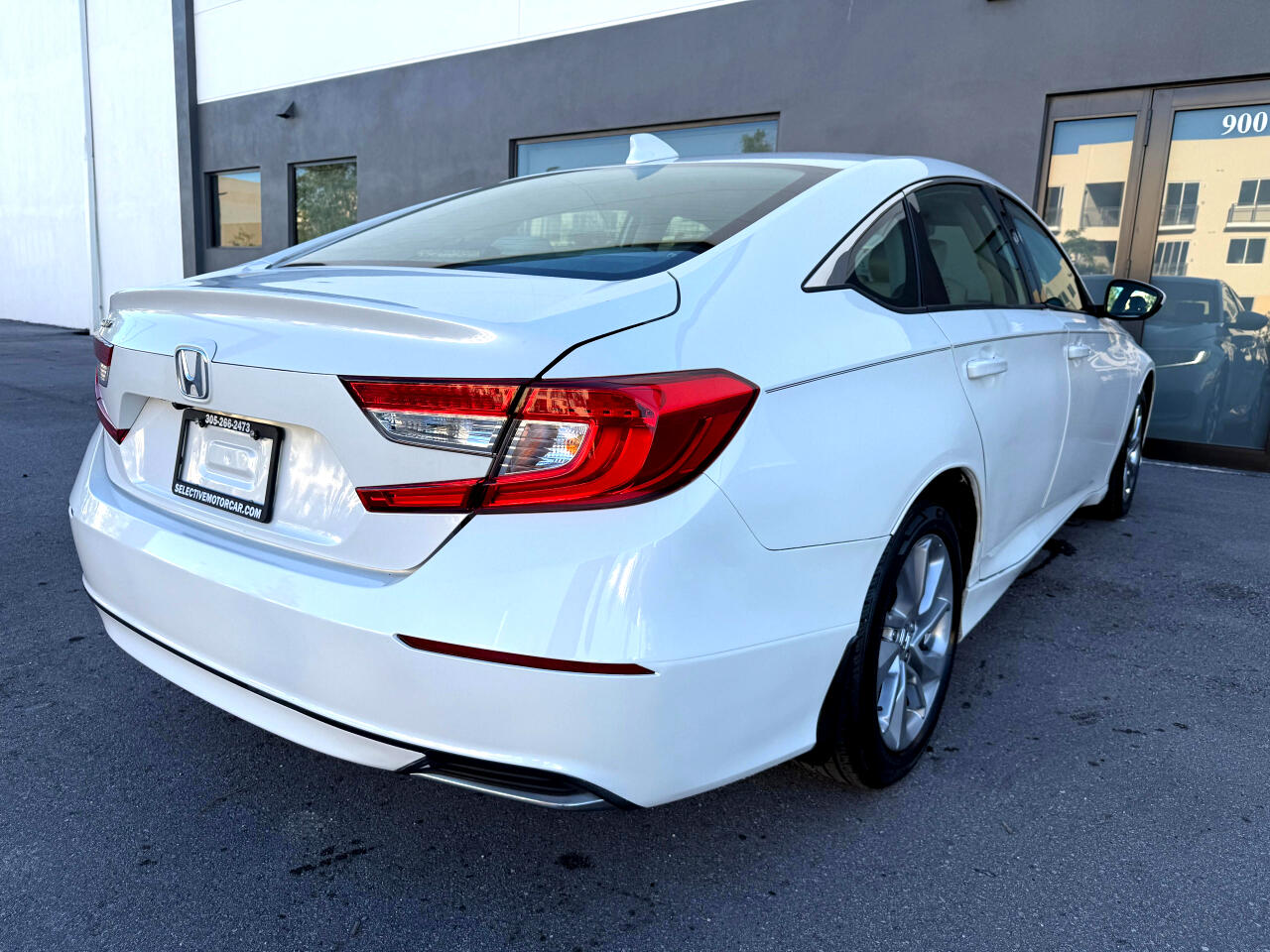 2019 Honda Accord LX 1.5T photo 2