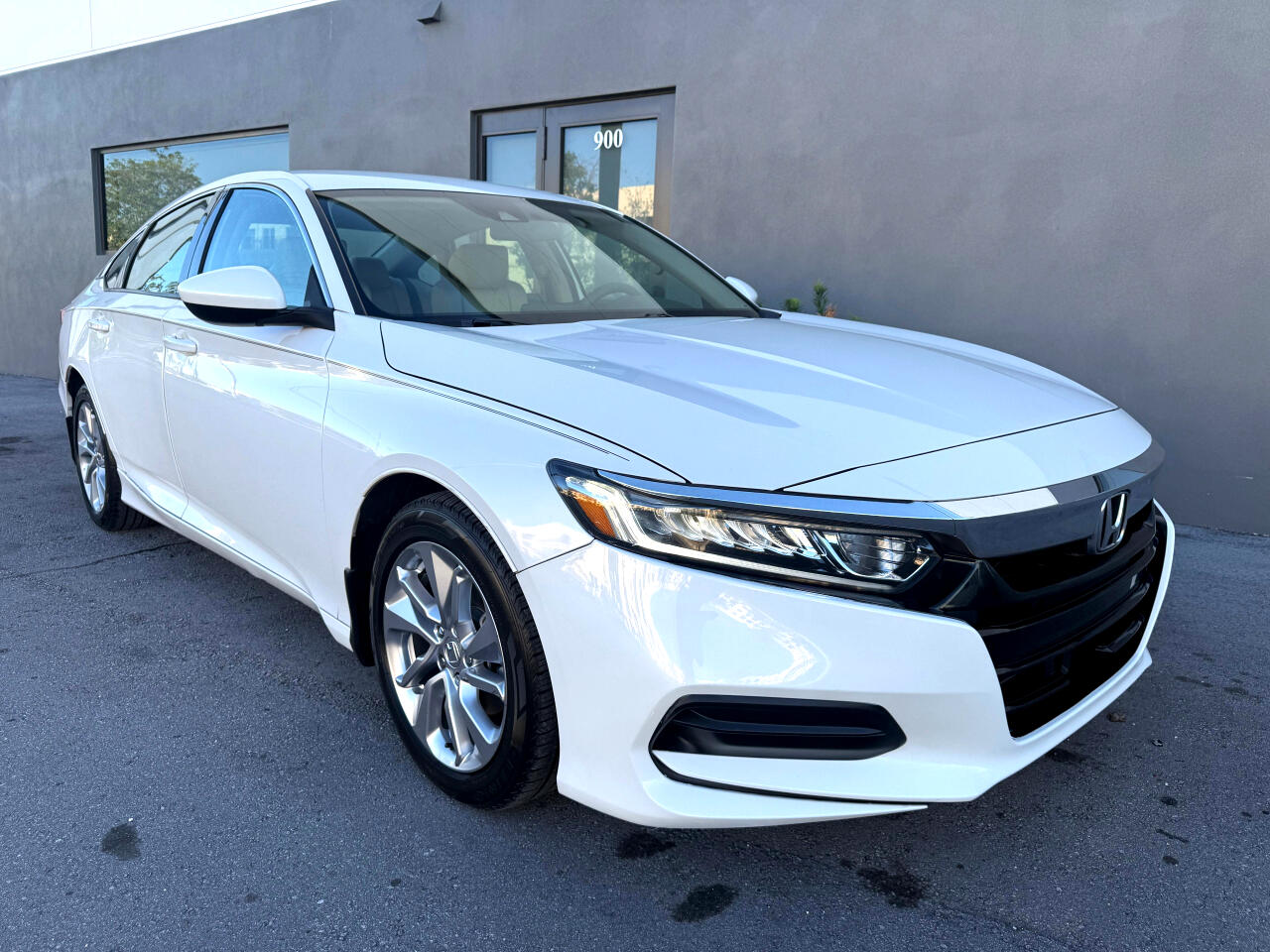 2019 Honda Accord LX 1.5T photo 3