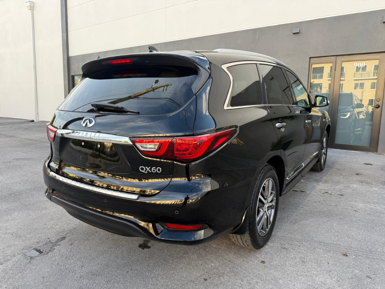 2016 Infiniti QX60 photo 2
