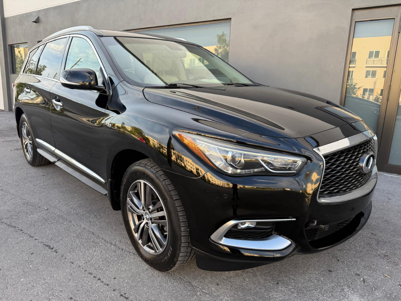 2016 Infiniti QX60 photo 3