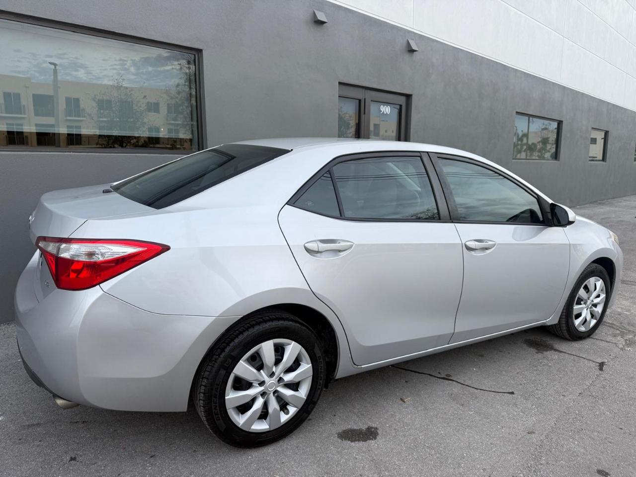 Toyota Corolla 4dr Sdn LE Auto (Natl) 2015