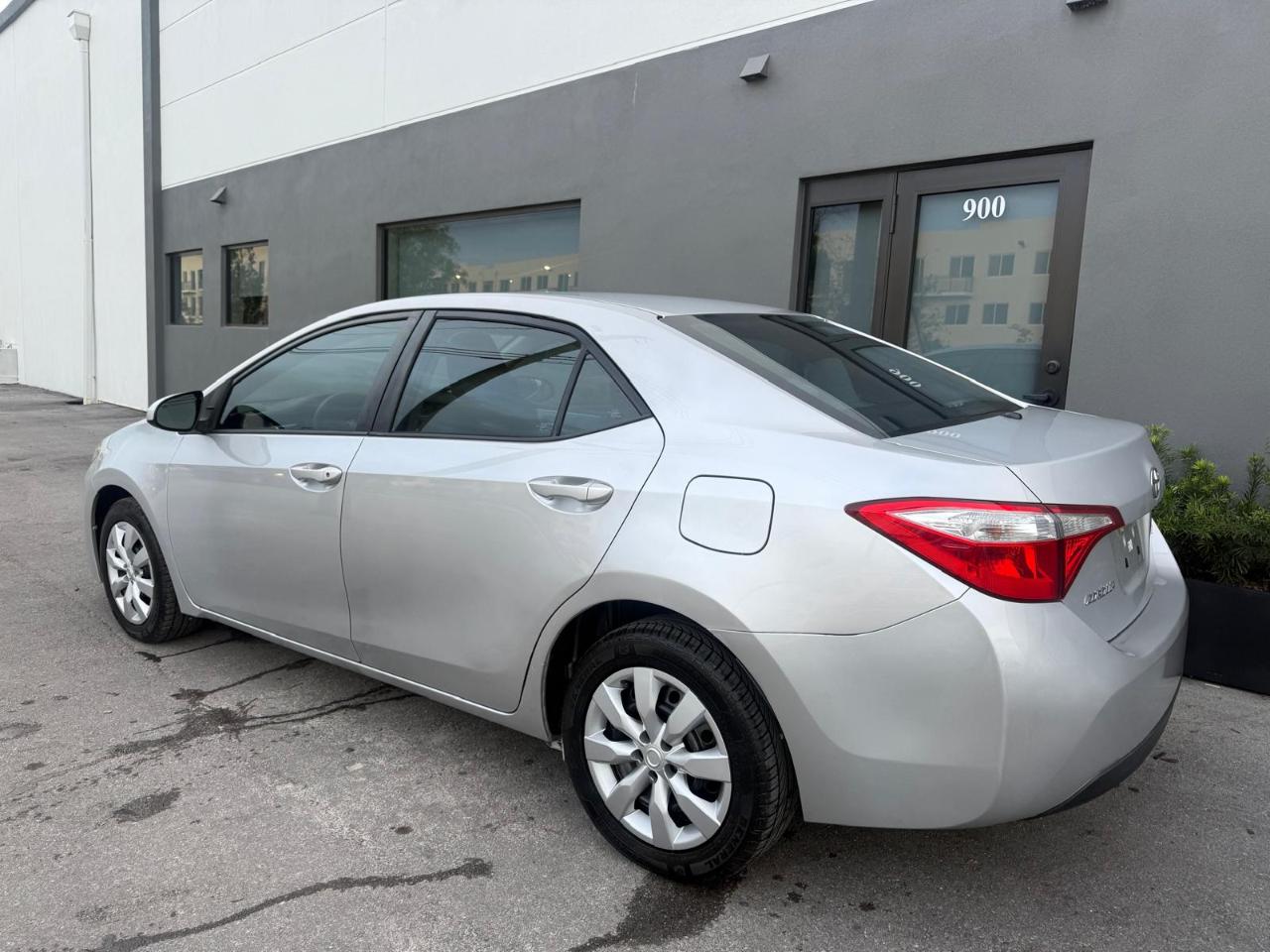 Toyota Corolla 4dr Sdn LE Auto (Natl) 2015
