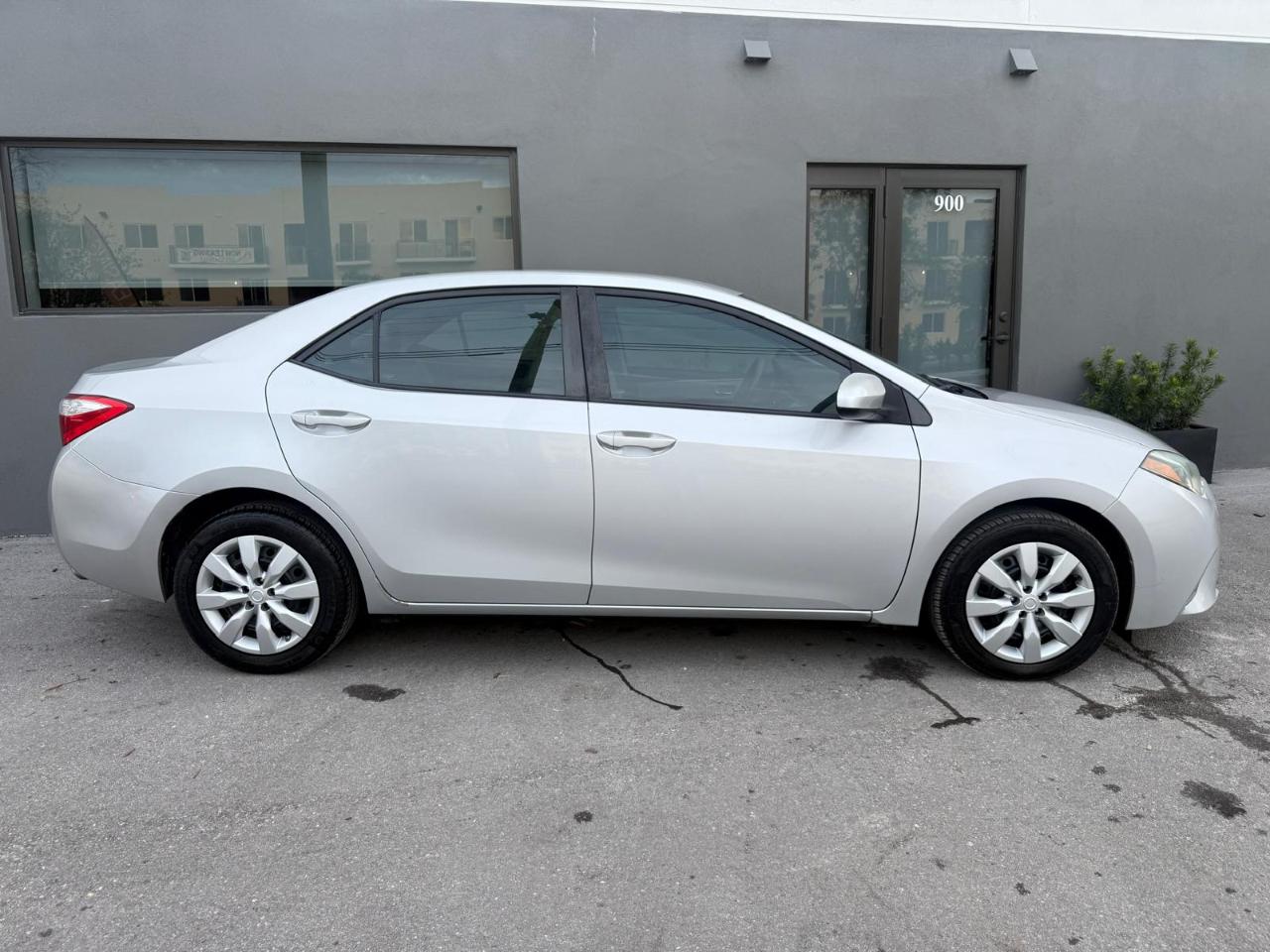 Toyota Corolla 4dr Sdn LE Auto (Natl) 2015