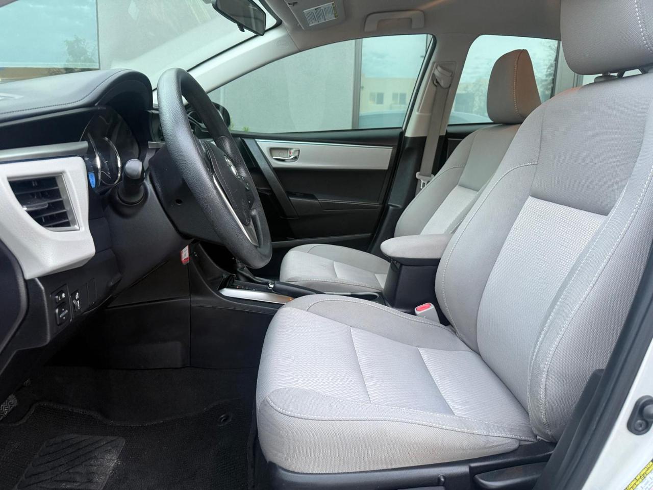 Toyota Corolla 4dr Sdn LE Auto (Natl) 2015